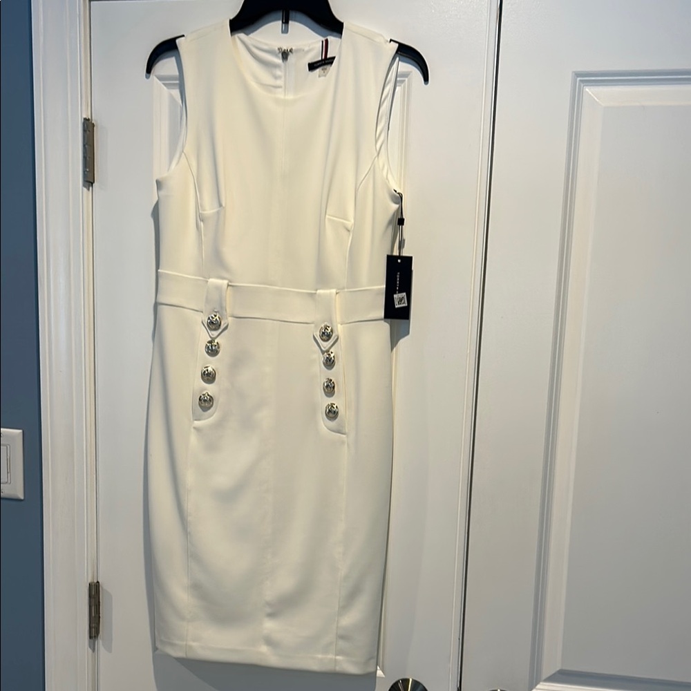 Elegant White Sleeveless Dress